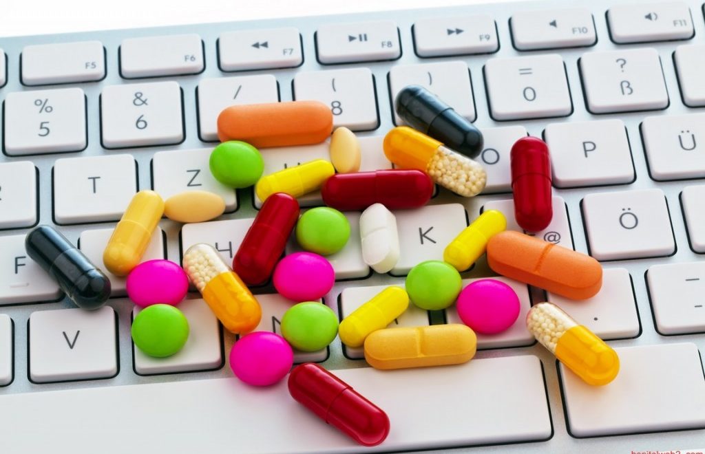 Pourquoi de plus en plus de français achètent leurs médicaments en ligne ?