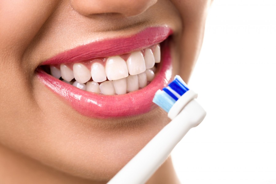 Nettoyage dentaire ultrason : comment utiliser efficacement une brosse à dent ultrason